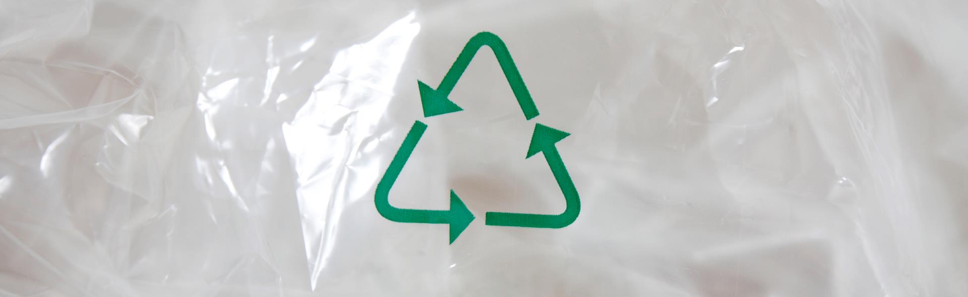 Blød plast med grønt genbrugslogo